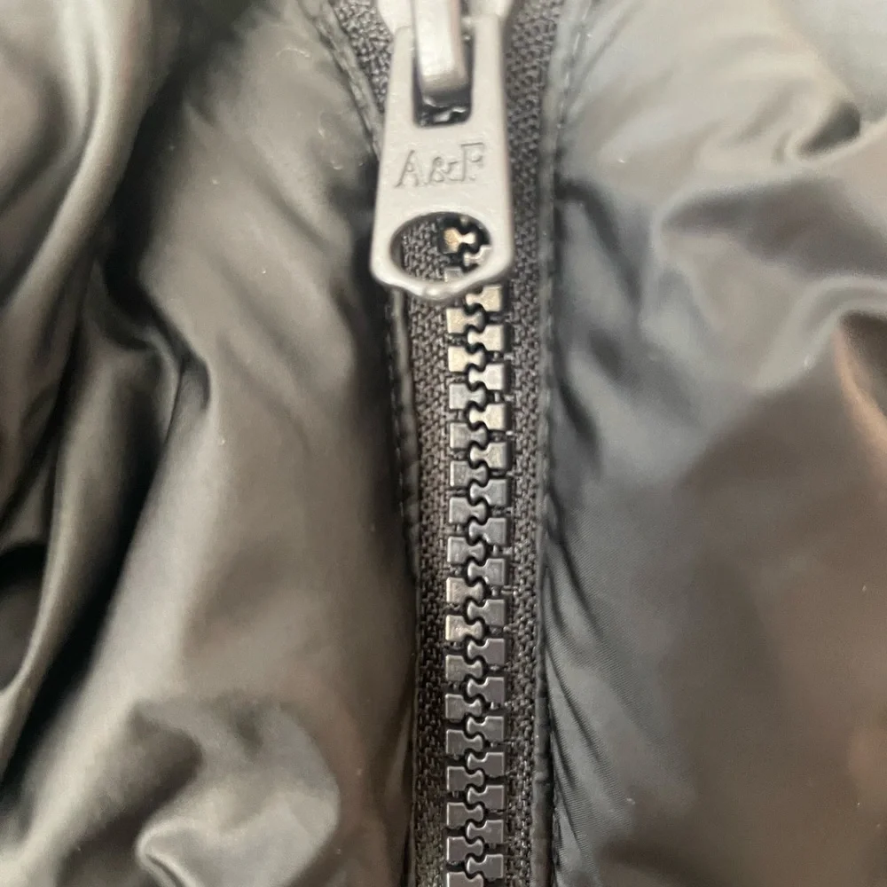 🥶 Abercrombie & Fitch Black Puffer Jacket ❄️ - Picture 8 of 15